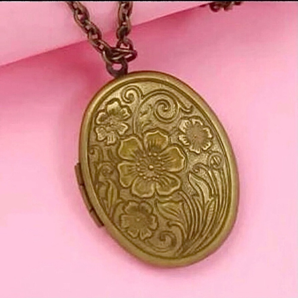 𝅺antiqued bronze flower leaf‎ Photo Locket.